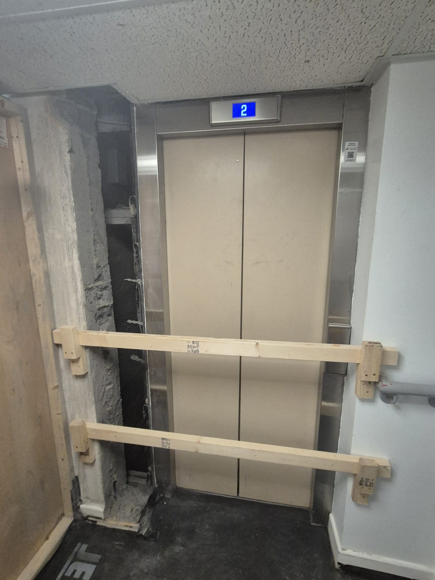 Lift entrance during adjustment work