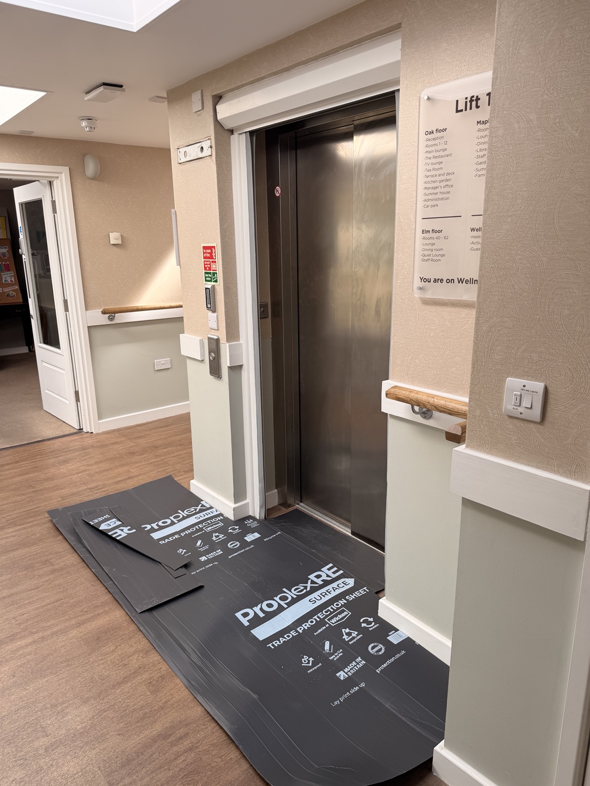 Lift entrance and floor protection