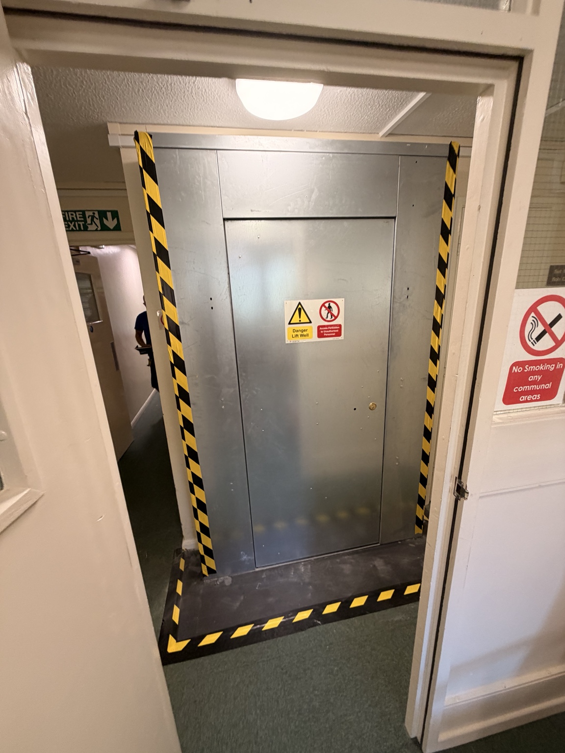 Metal landing hoarding